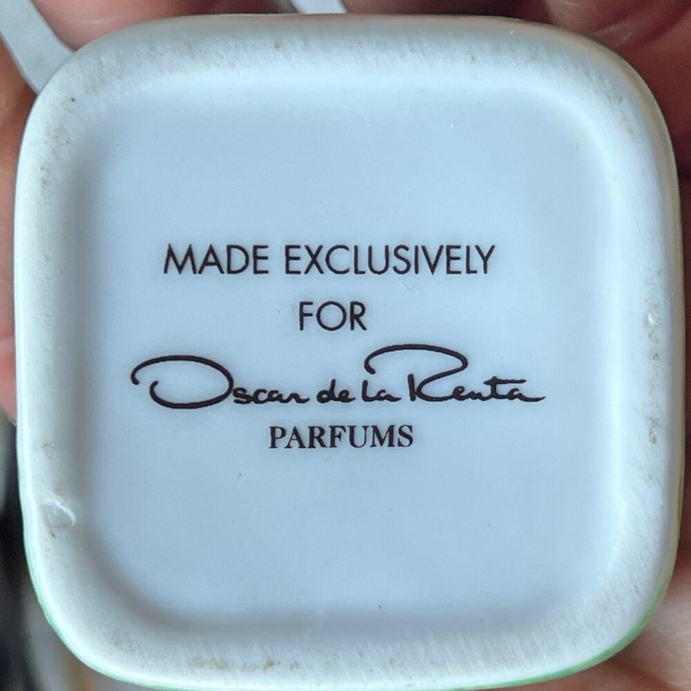Oscar De La Renta Parfums Green Rose Pattern Ceramic Trinket Box - Picture 4 of 9